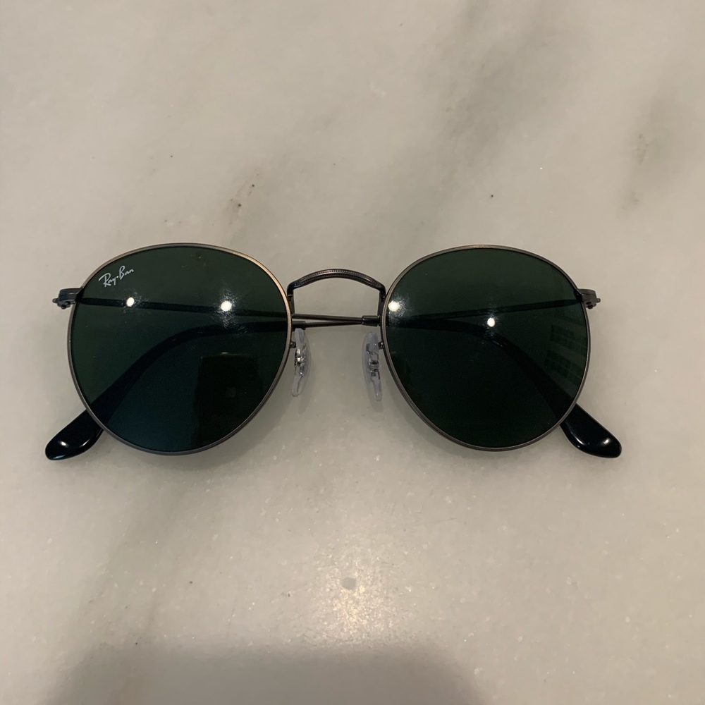 Ray-Band round metal black glasses